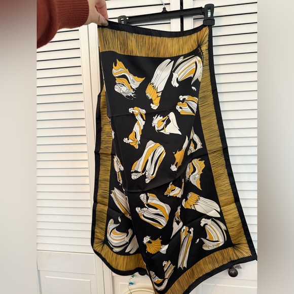 Maxine Noel Oscardo Sioux Indigenous Artist Women's Scarf - Picture 2 of 4